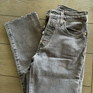 Womens Levi’s Jeans Scalloped Bottoms, 501 size W24 L26